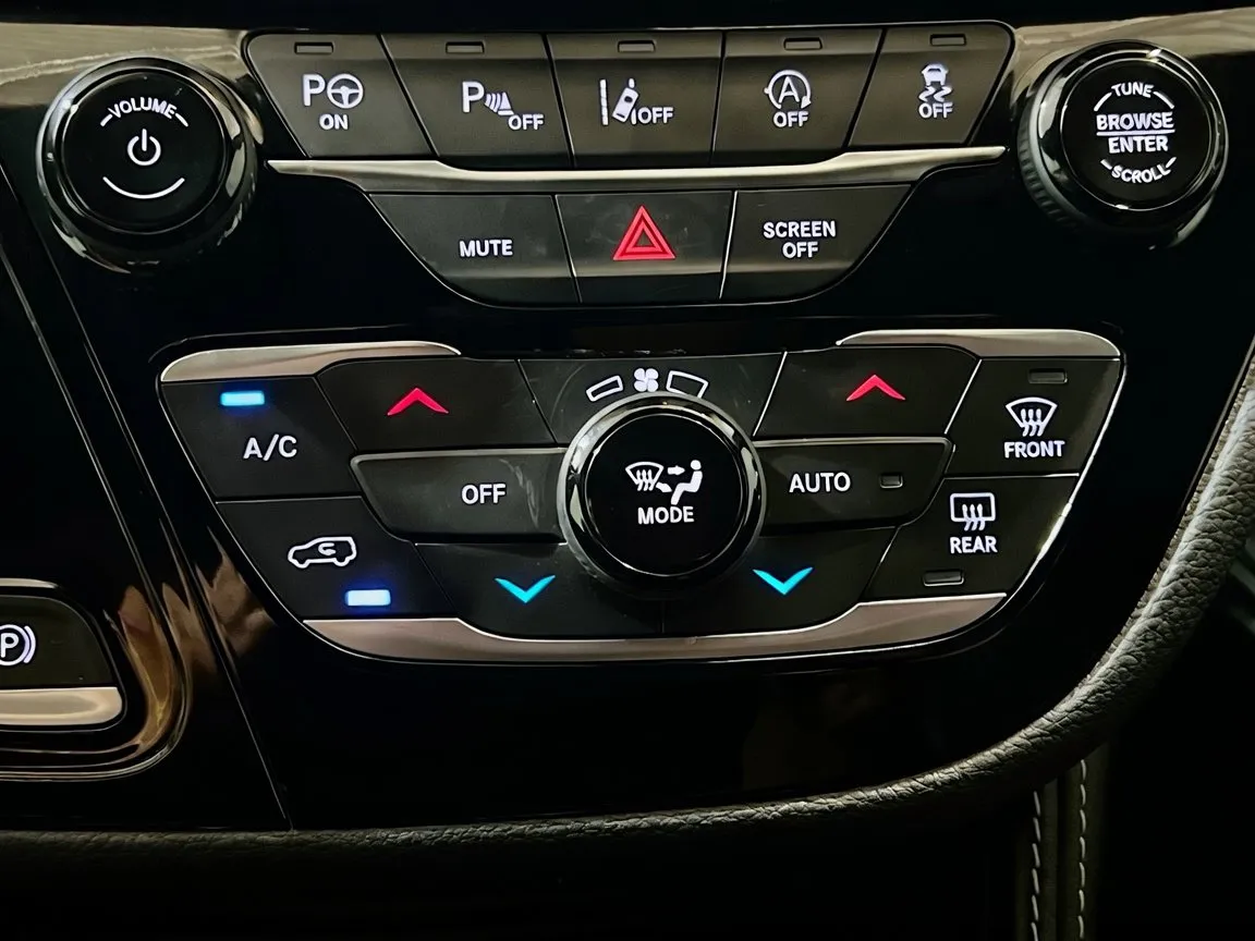 2023 Chrysler Pacifica Limited - Photo 11