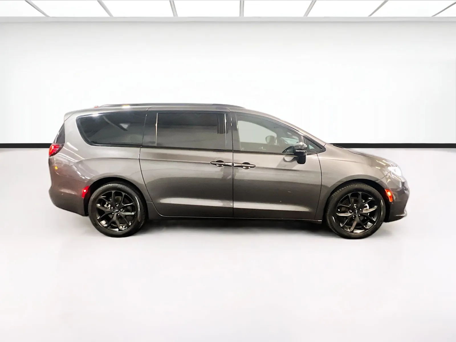 2023 Chrysler Pacifica Limited - Photo 24