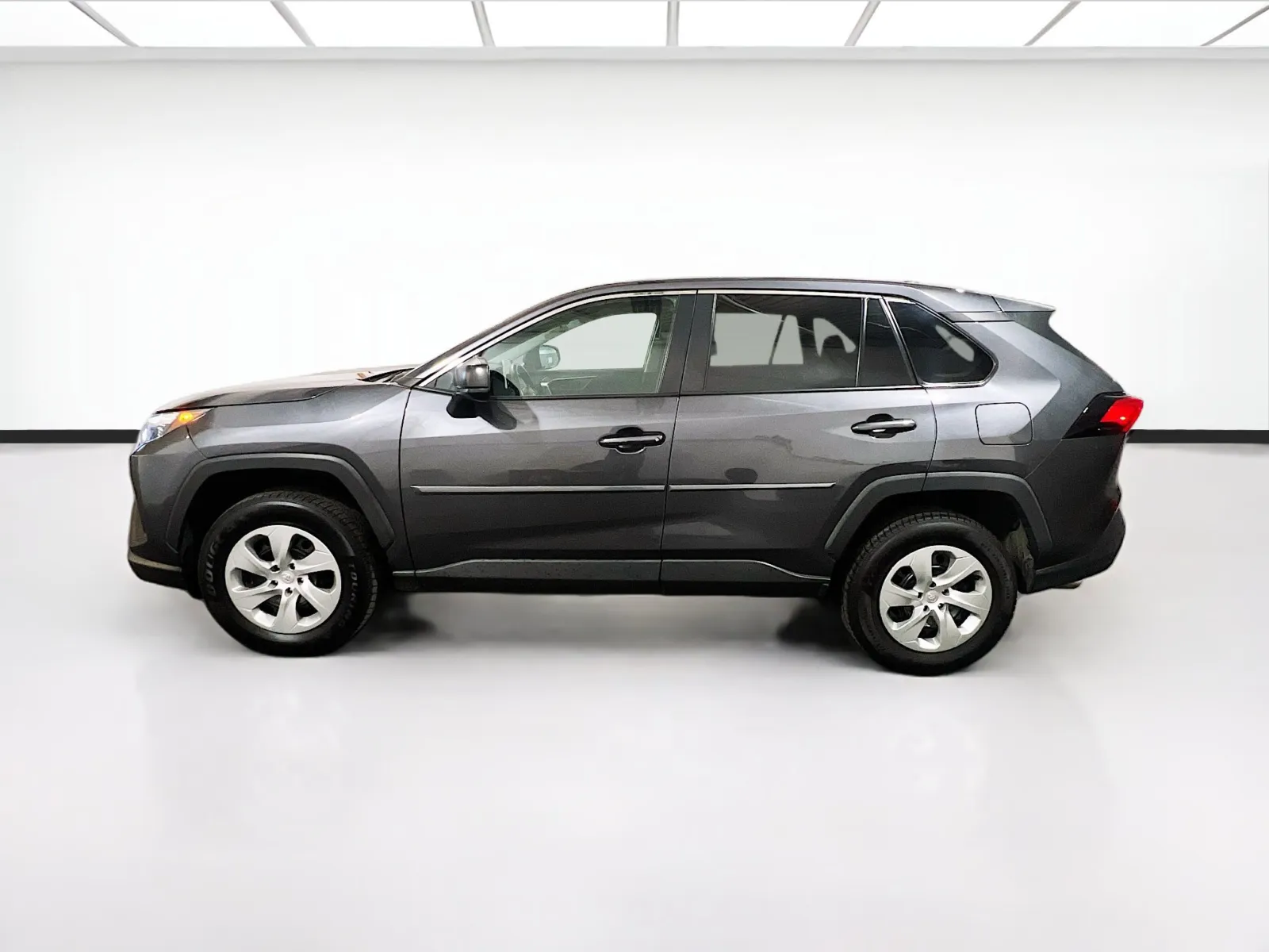 2023 Toyota RAV4 LE - Photo 22