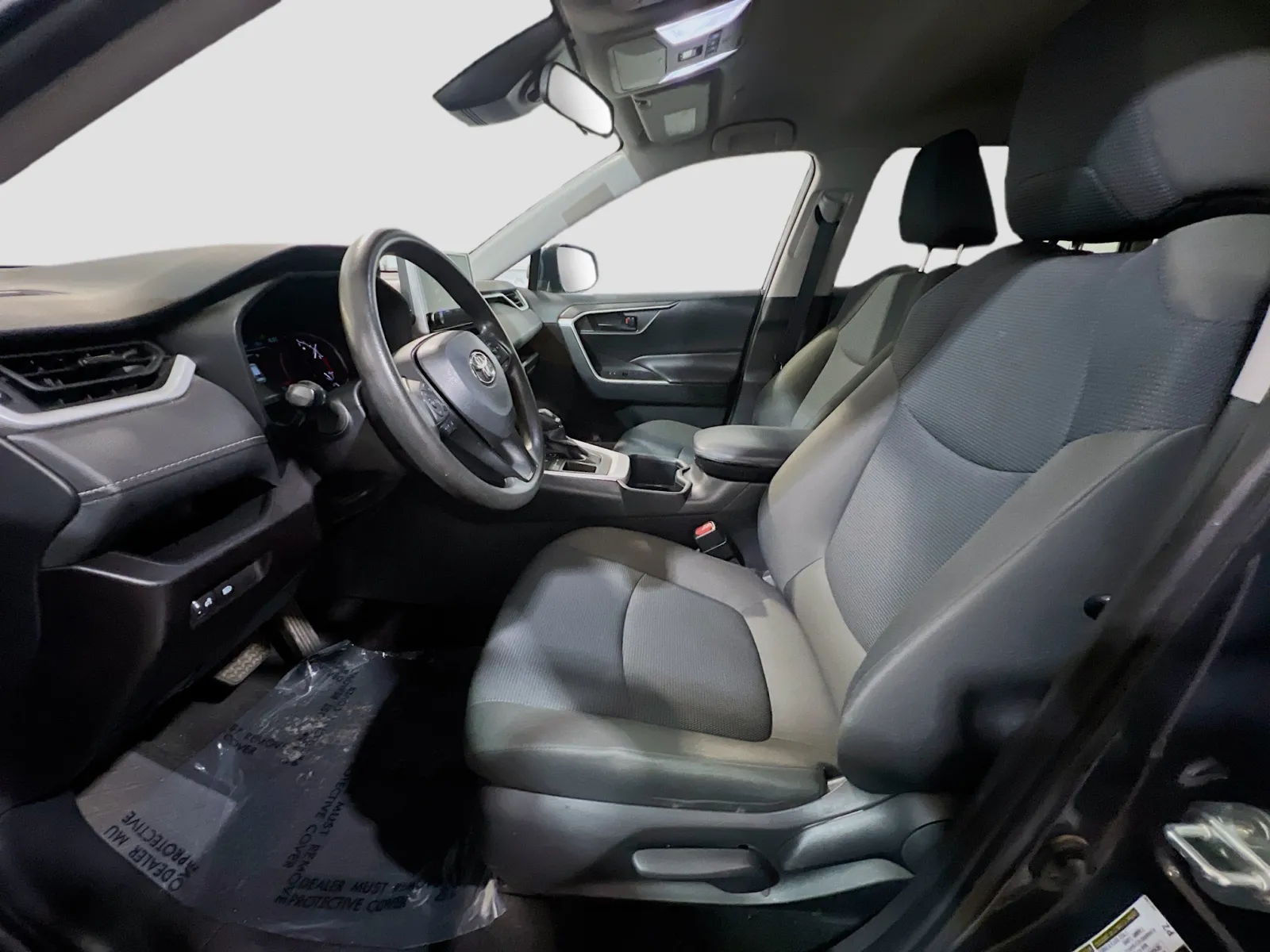 2023 Toyota RAV4 LE - Photo 14