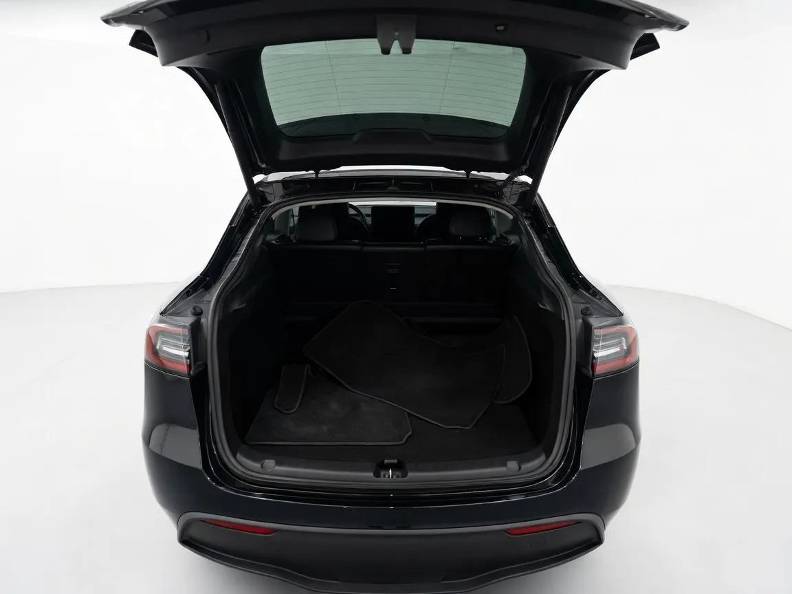 2023 Tesla Model Y Long Range - Photo 18