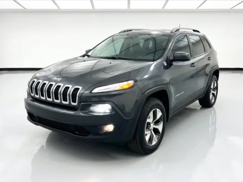Gray 2018 Jeep Cherokee Trailhawk for sale in Chandler, AZ
