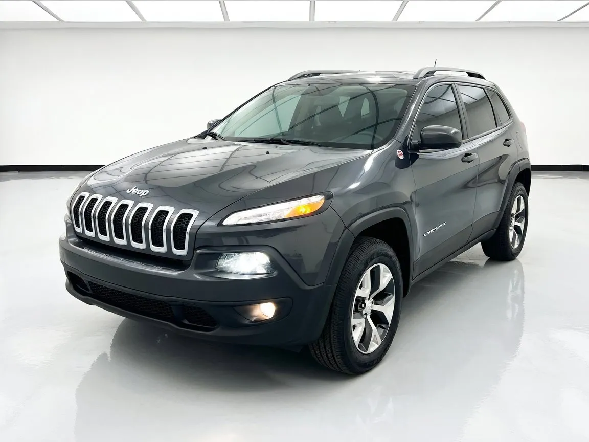 Gray 2018 Jeep Cherokee Trailhawk for sale in Chandler, AZ