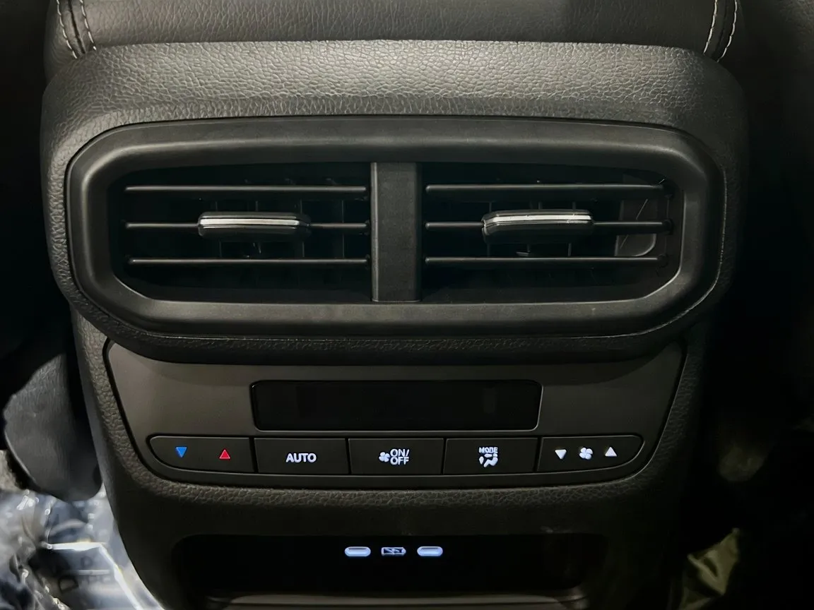2025 Honda Pilot EX-L - Photo 17