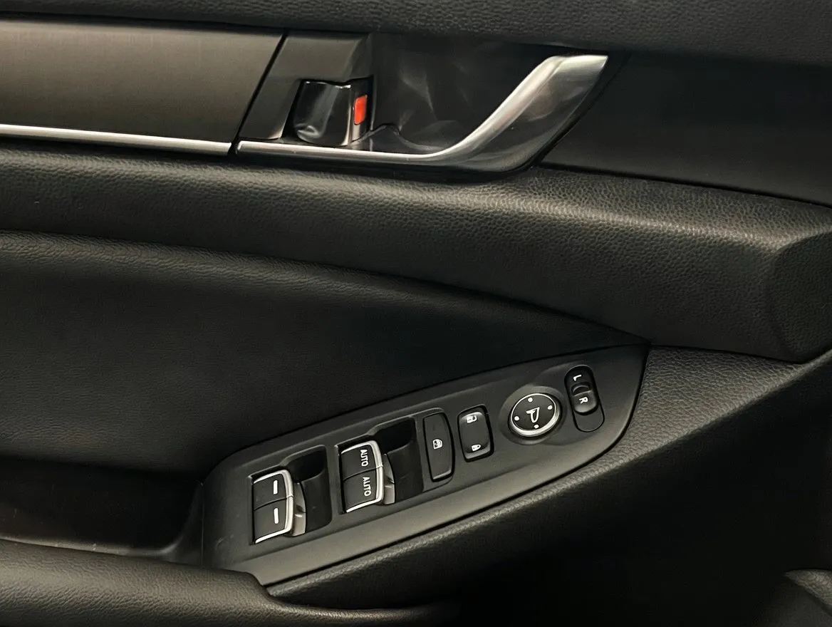 2020 Honda Accord LX - Photo 13