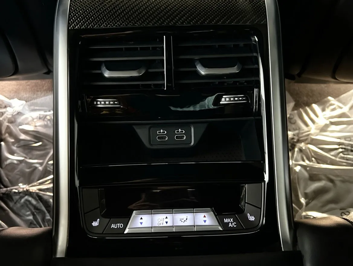 2021 BMW 8 Series M850i - Photo 19