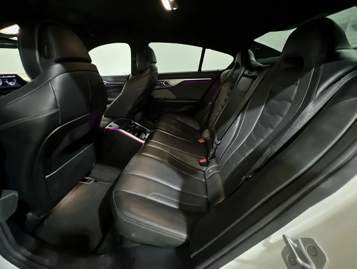 2021 BMW 8 Series M850i - Photo 18