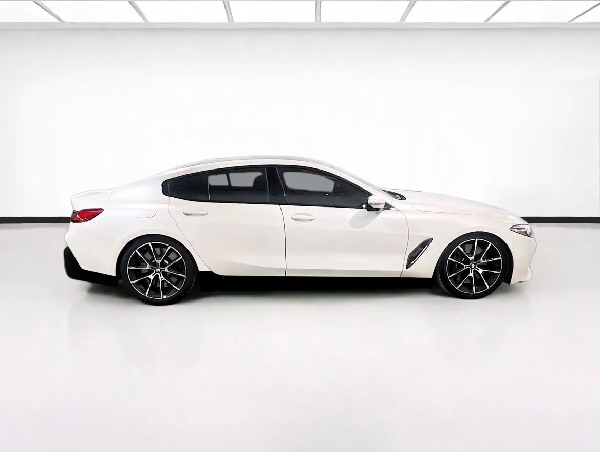 2021 BMW 8 Series M850i - Photo 25