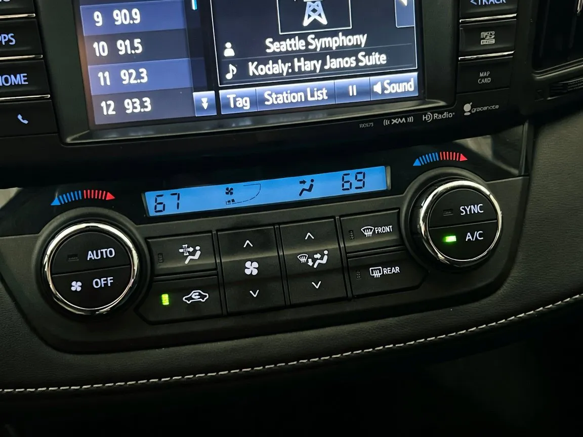 2016 Toyota RAV4 XLE - Photo 12