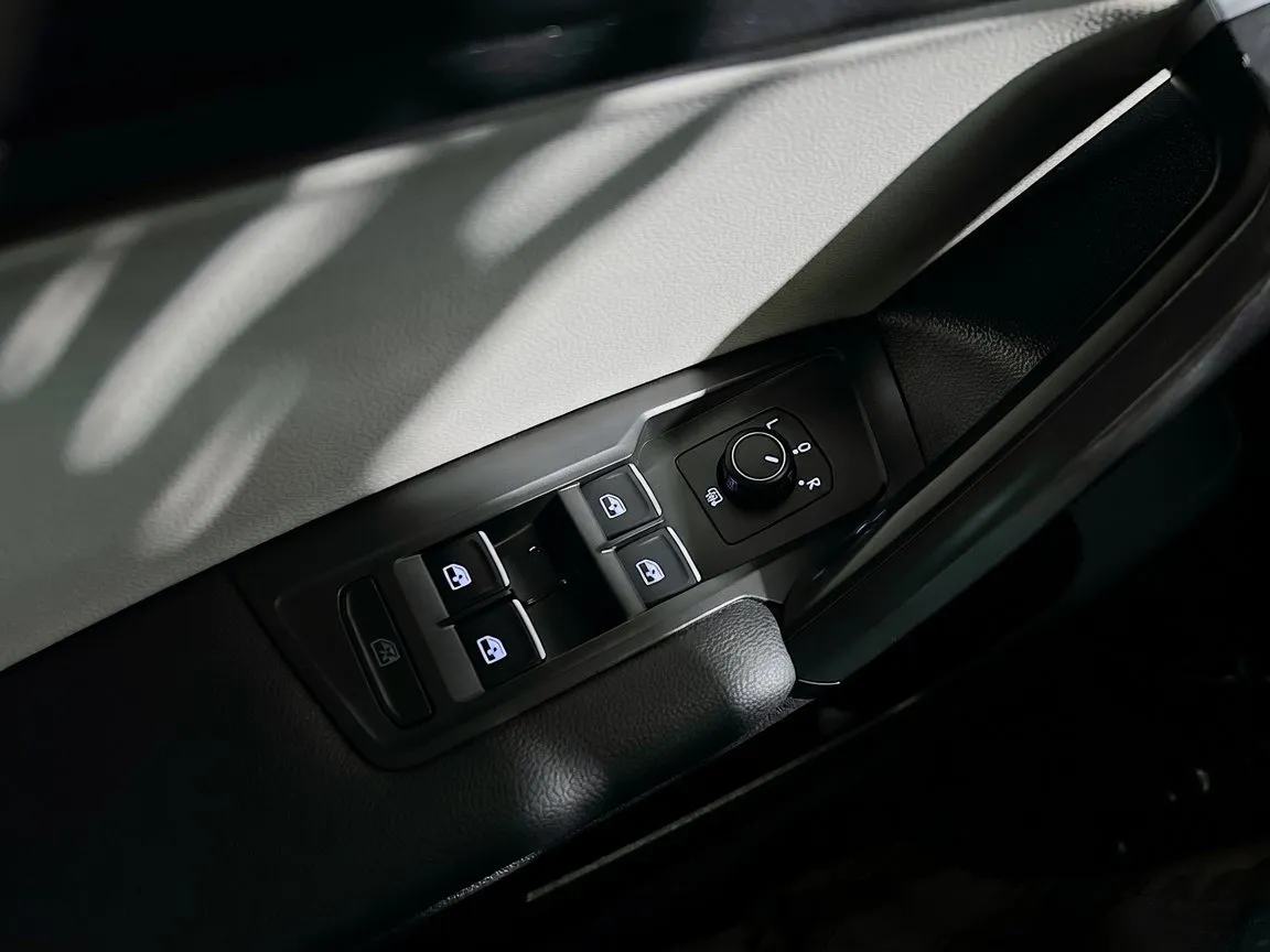 2019 Volkswagen Tiguan SE - Photo 12