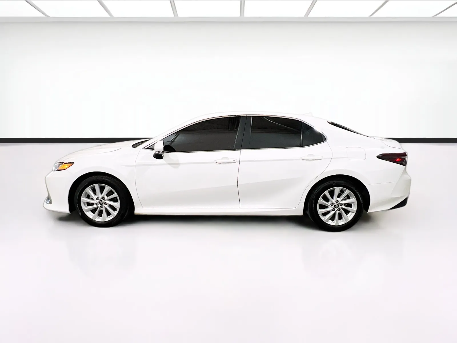 2024 Toyota Camry LE - Photo 21