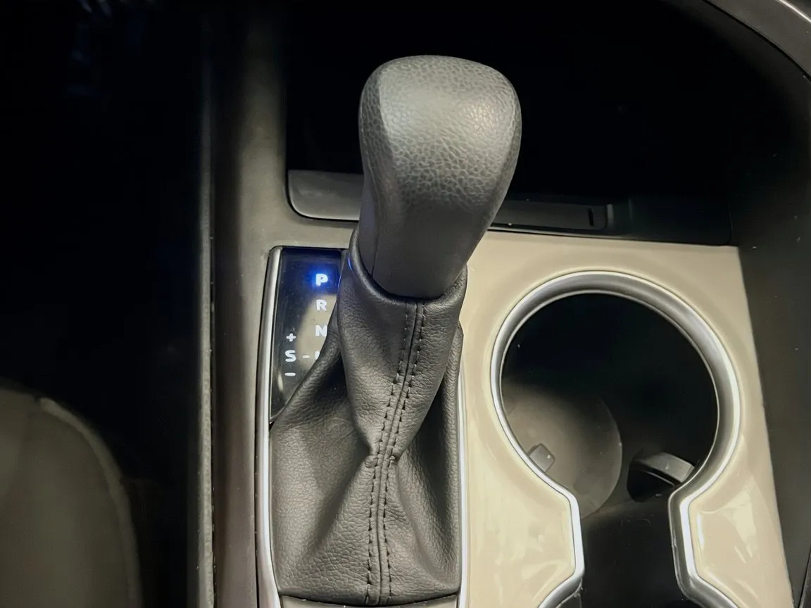 2024 Toyota Camry LE - Photo 12