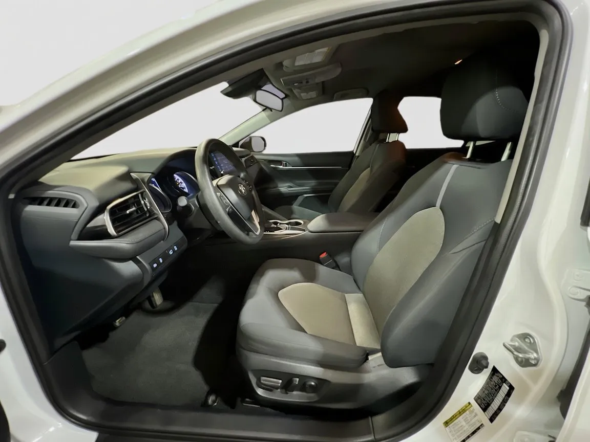 2024 Toyota Camry LE - Photo 14