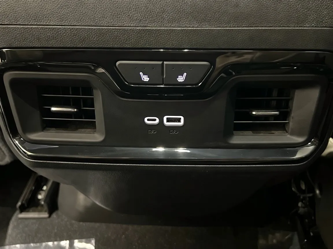 2025 Chevrolet Silverado 1500 ZR2 - Photo 18