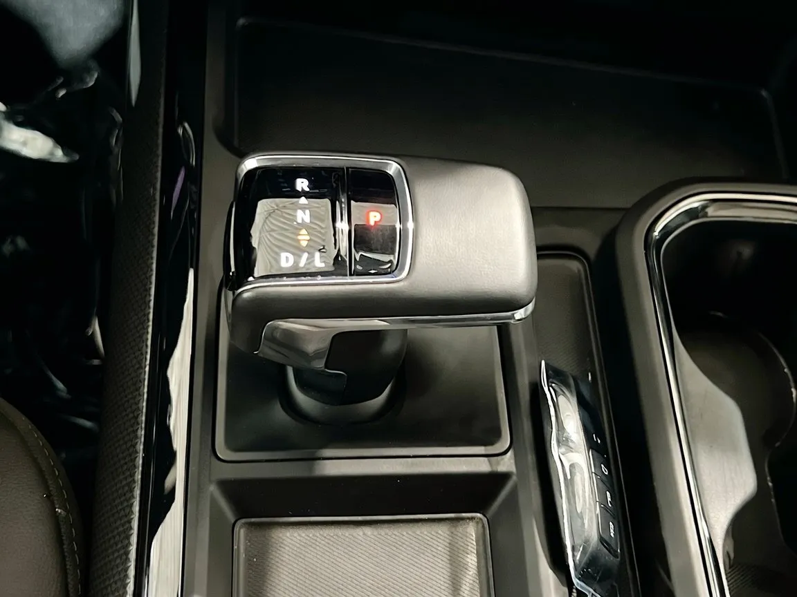 2025 Chevrolet Silverado 1500 ZR2 - Photo 11