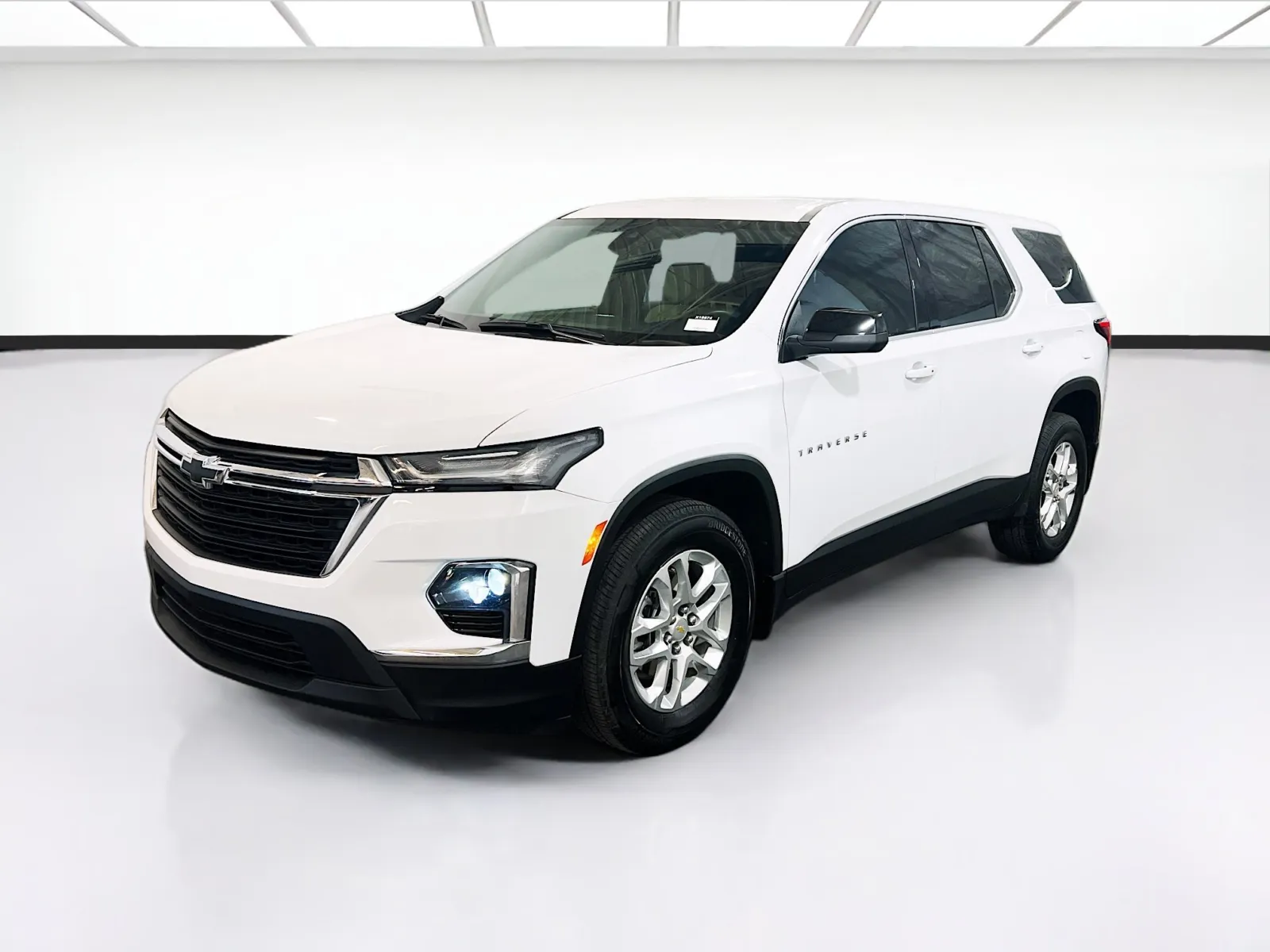 White 2022 Chevrolet Traverse LS for sale in Chandler, AZ