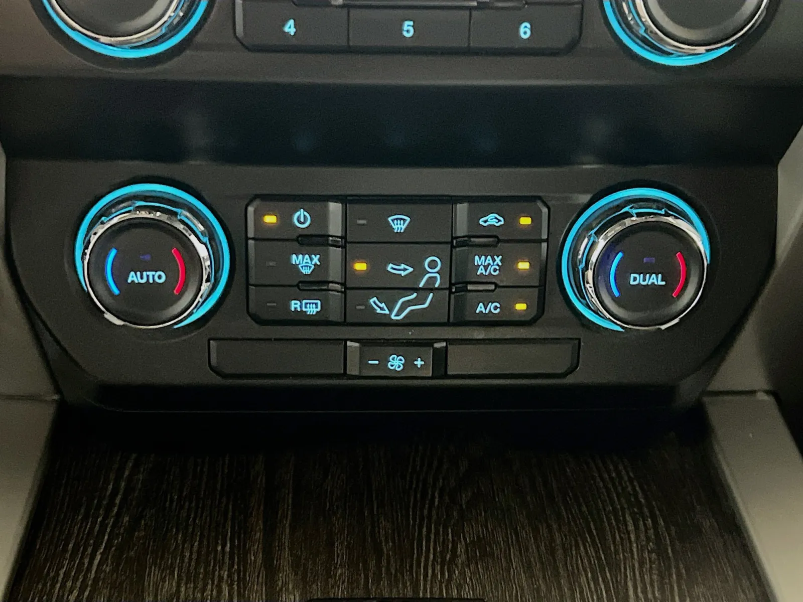 2020 Ford F-350 Super Duty Lariat - Photo 11