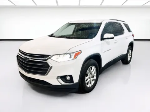 White 2020 Chevrolet Traverse LT Cloth for sale in Chandler, AZ