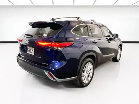 More photos of 2021 Toyota Highlander Limited at STG Auto Group of Chandler, AZ