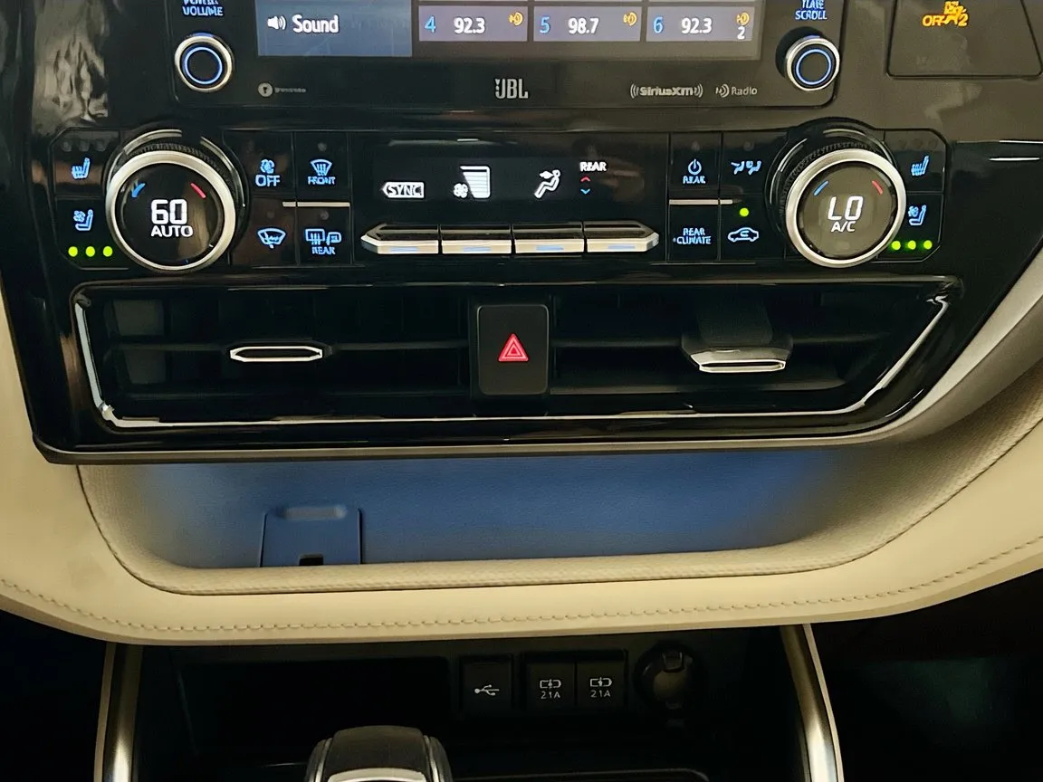 2021 Toyota Highlander Limited - Photo 12