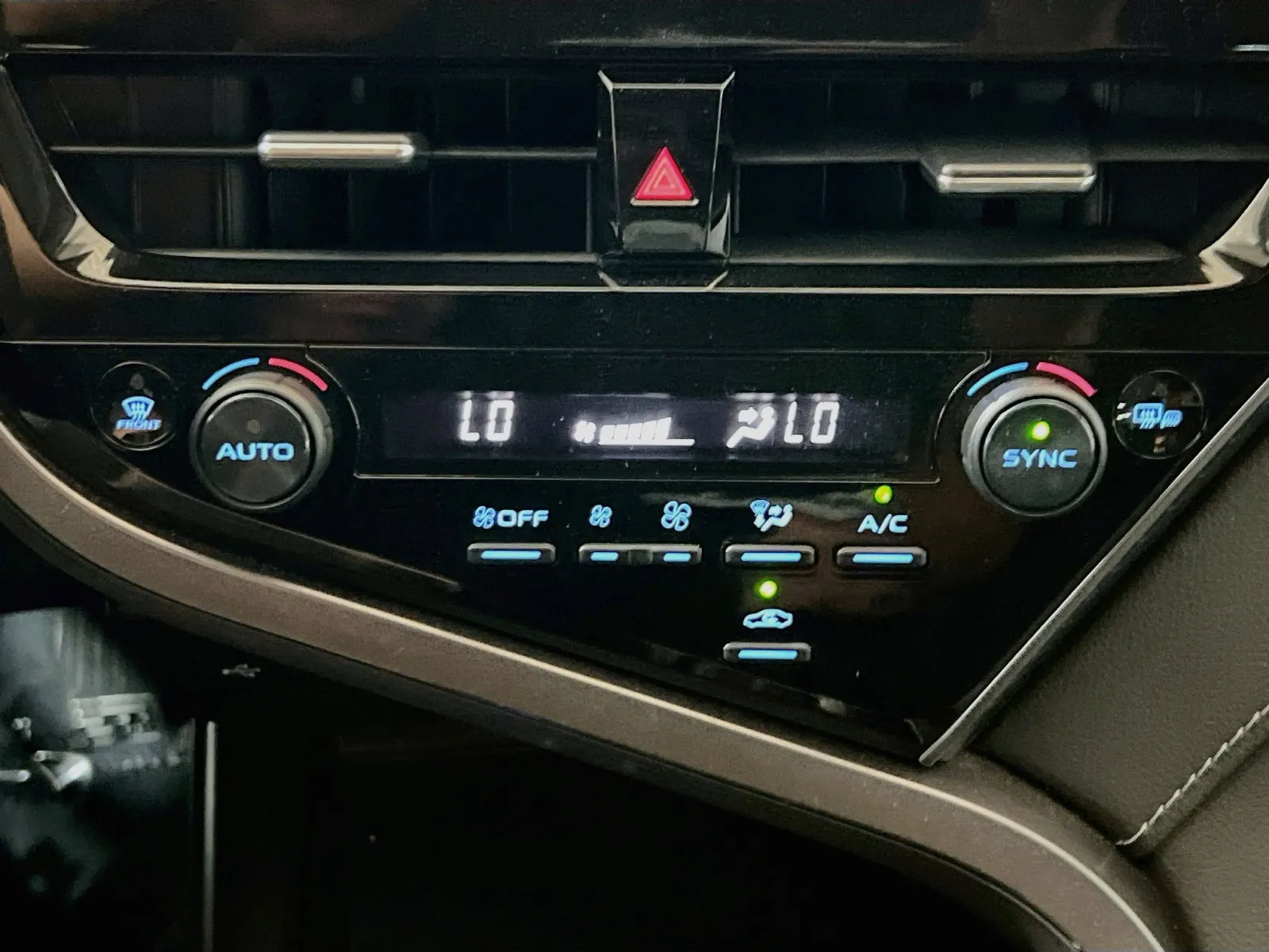 2023 Toyota Camry SE - Photo 11