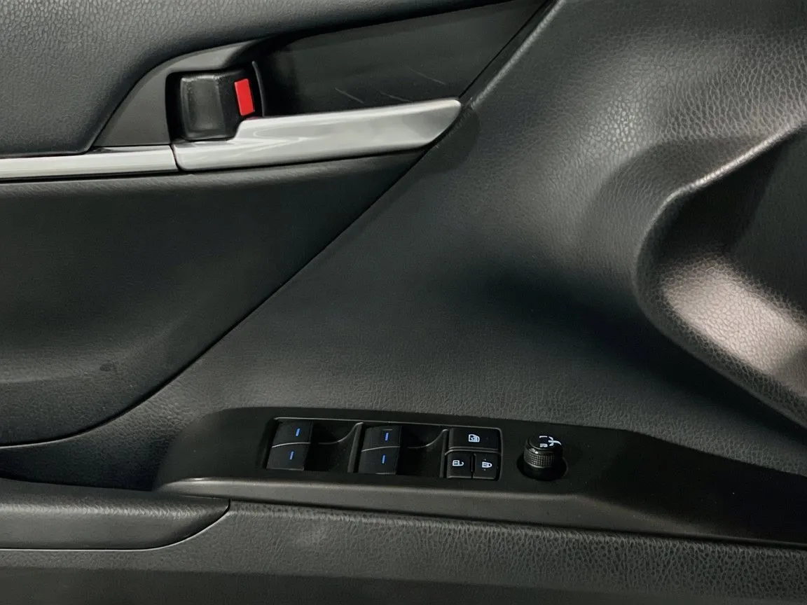 2023 Toyota Camry SE - Photo 13