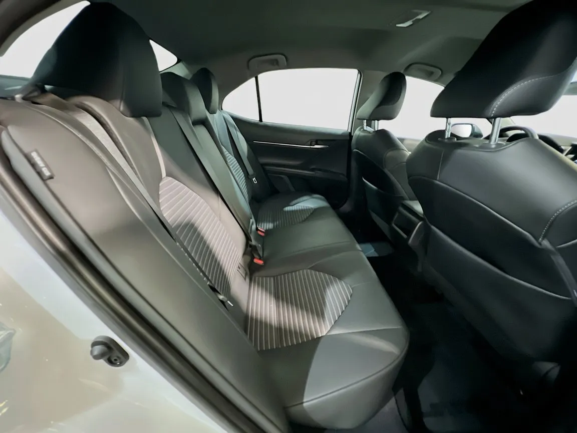 2023 Toyota Camry SE - Photo 18