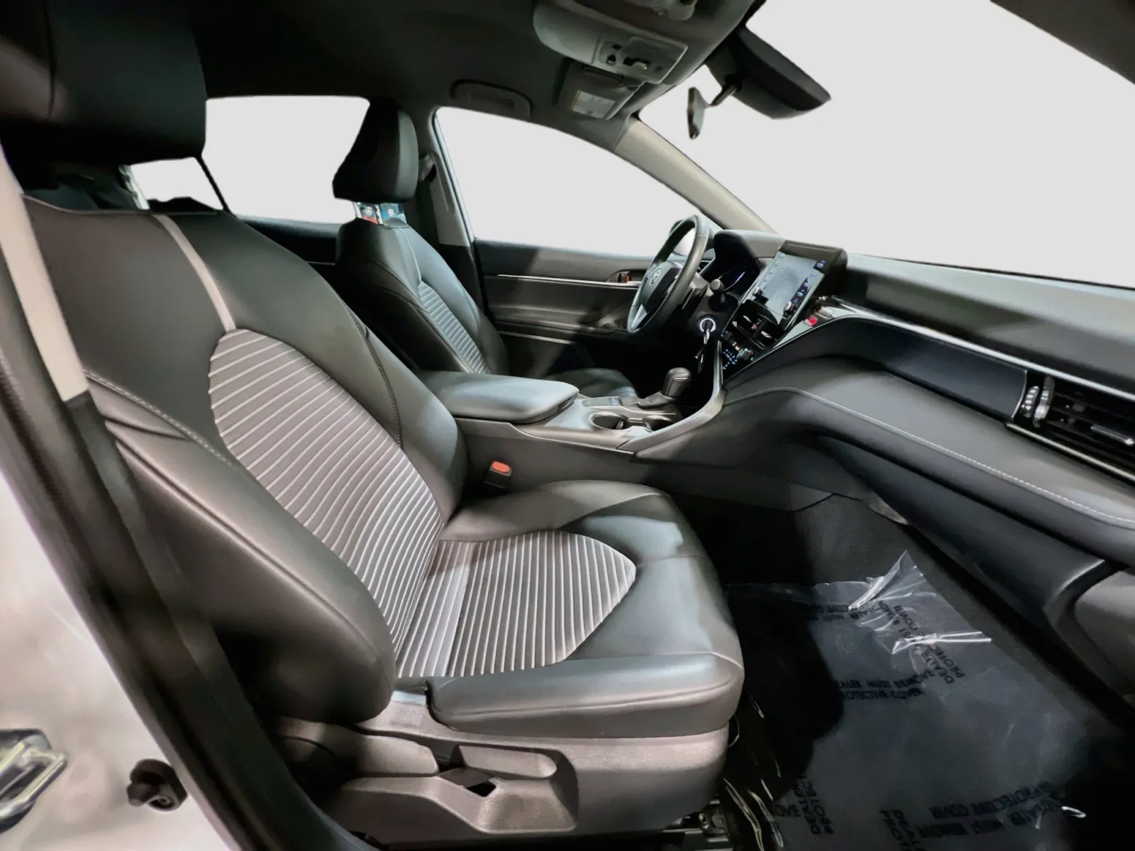 2023 Toyota Camry SE - Photo 19