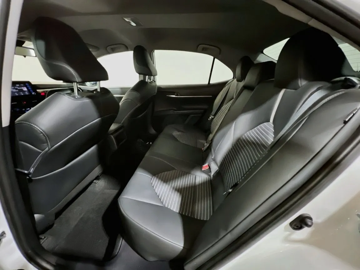 2023 Toyota Camry SE - Photo 16