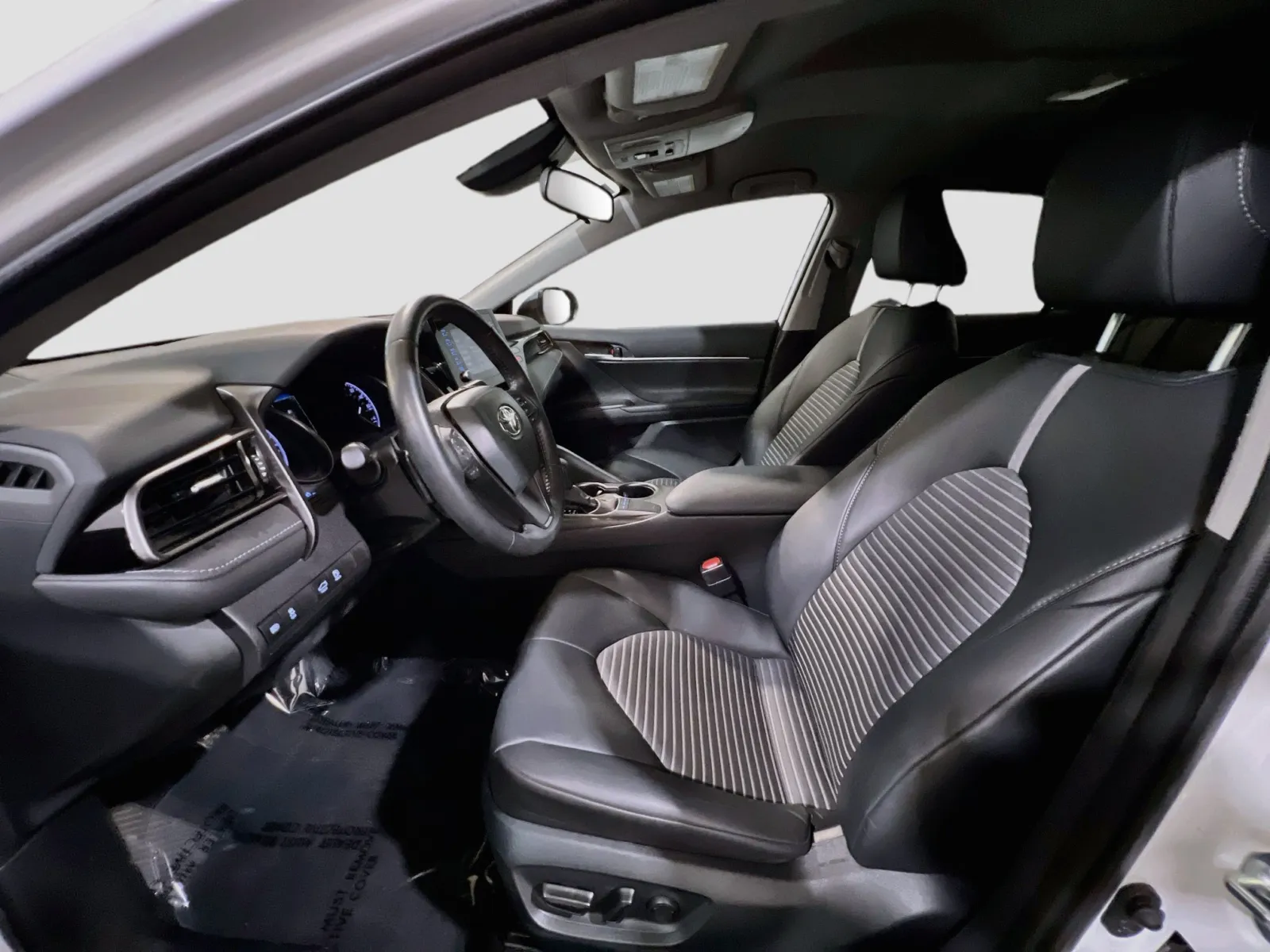 2023 Toyota Camry SE - Photo 14