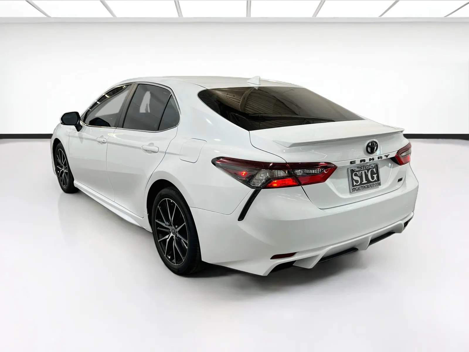 2023 Toyota Camry SE - Photo 6