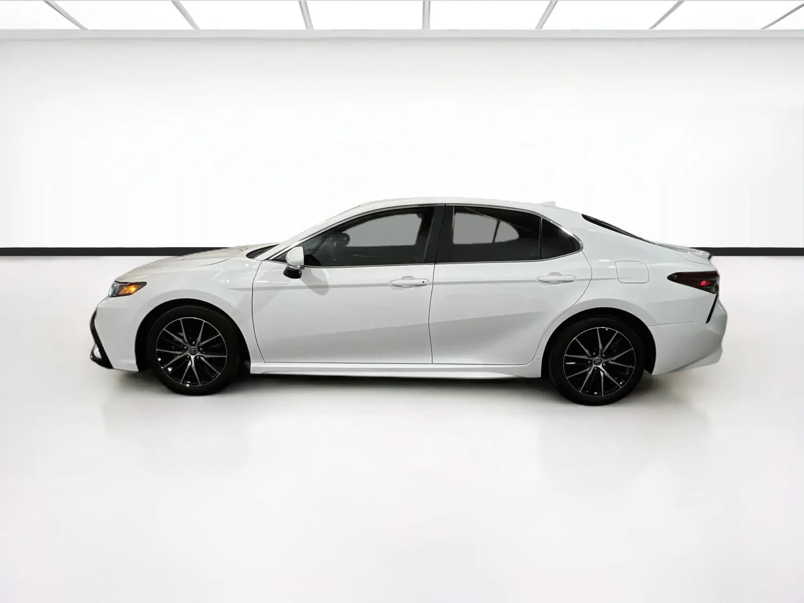 2023 Toyota Camry SE - Photo 21