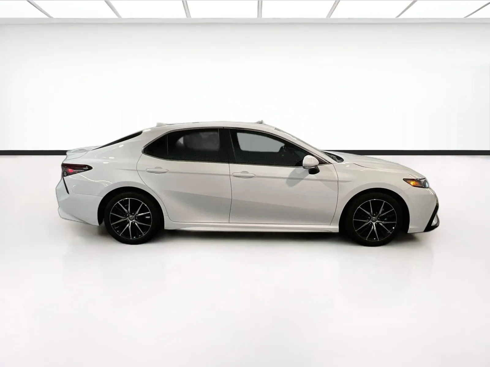 2023 Toyota Camry SE - Photo 22