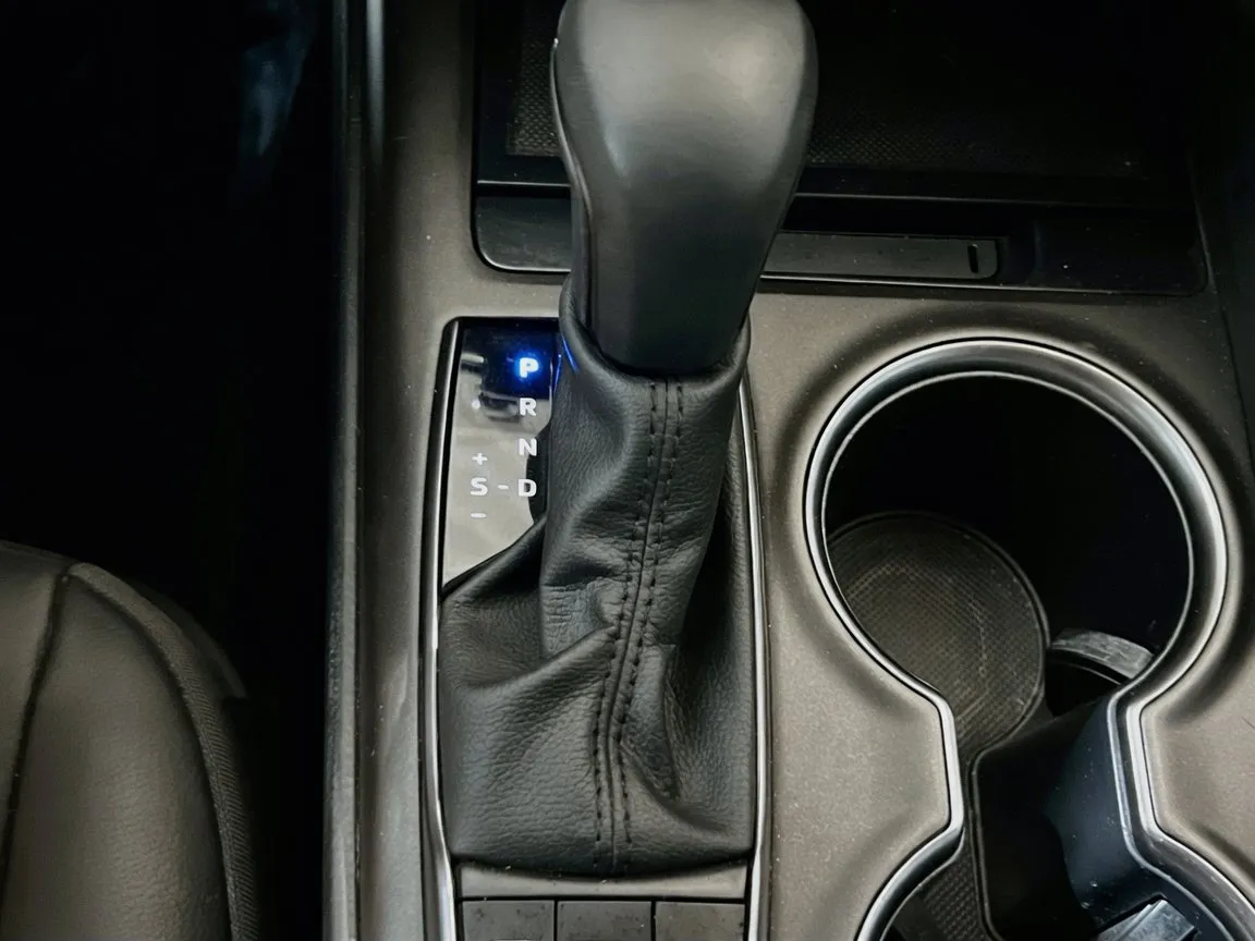 2023 Toyota Camry SE - Photo 12