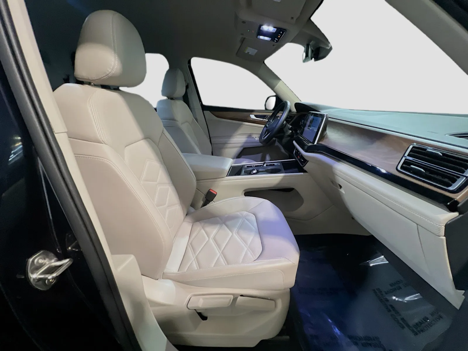 2025 Volkswagen Atlas SE - Photo 20