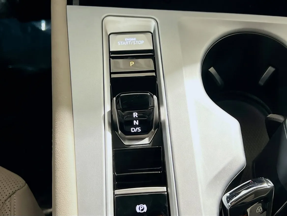 2025 Volkswagen Atlas SE - Photo 12