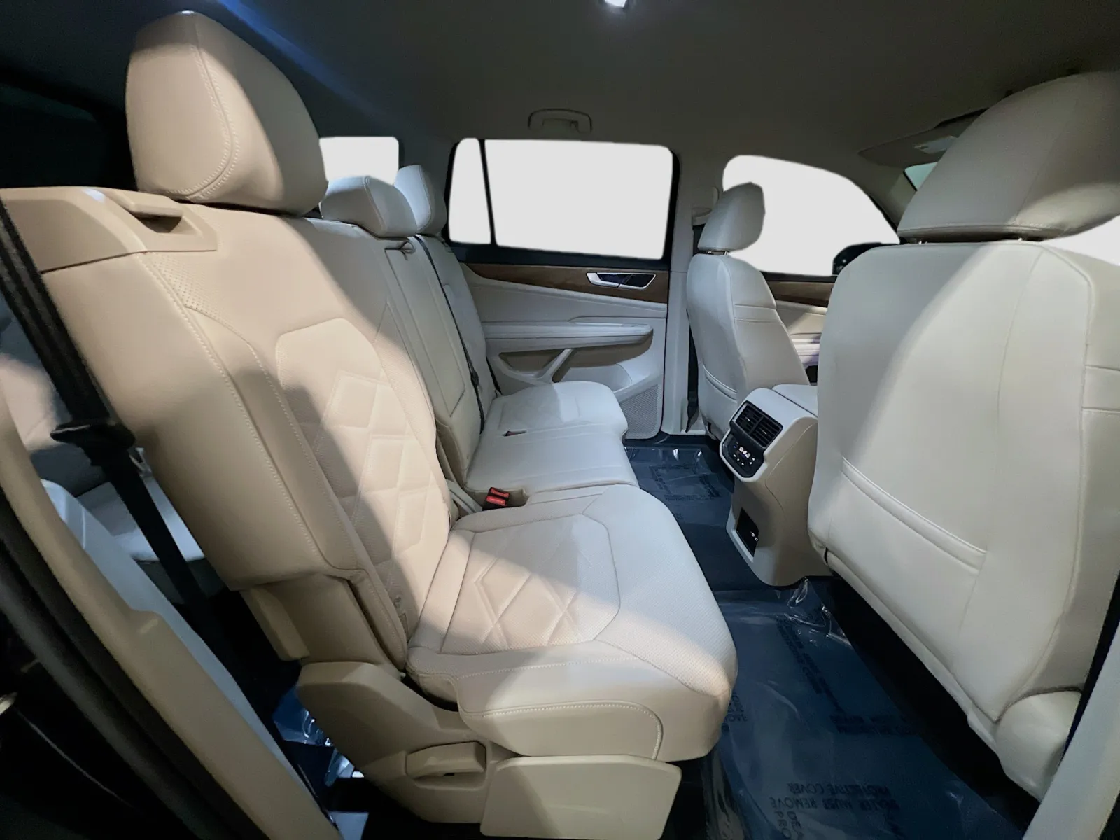 2025 Volkswagen Atlas SE - Photo 19