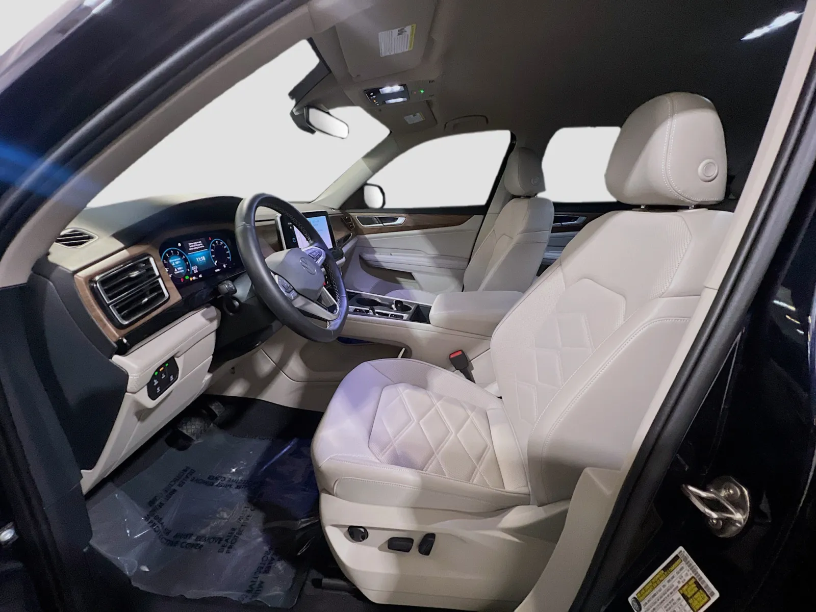 2025 Volkswagen Atlas SE - Photo 14