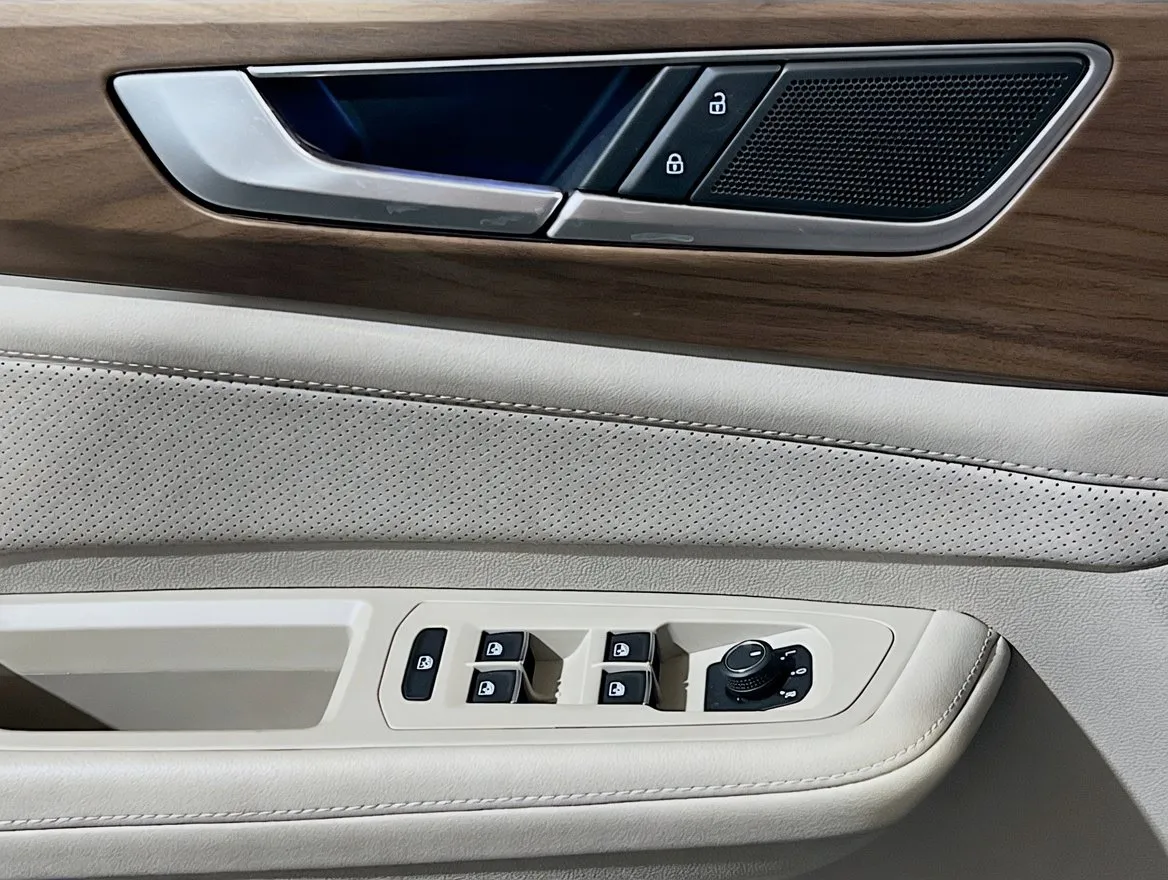 2025 Volkswagen Atlas SE - Photo 13