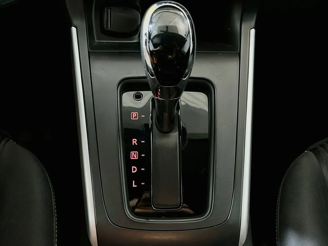 2016 Nissan Sentra SV - Photo 12