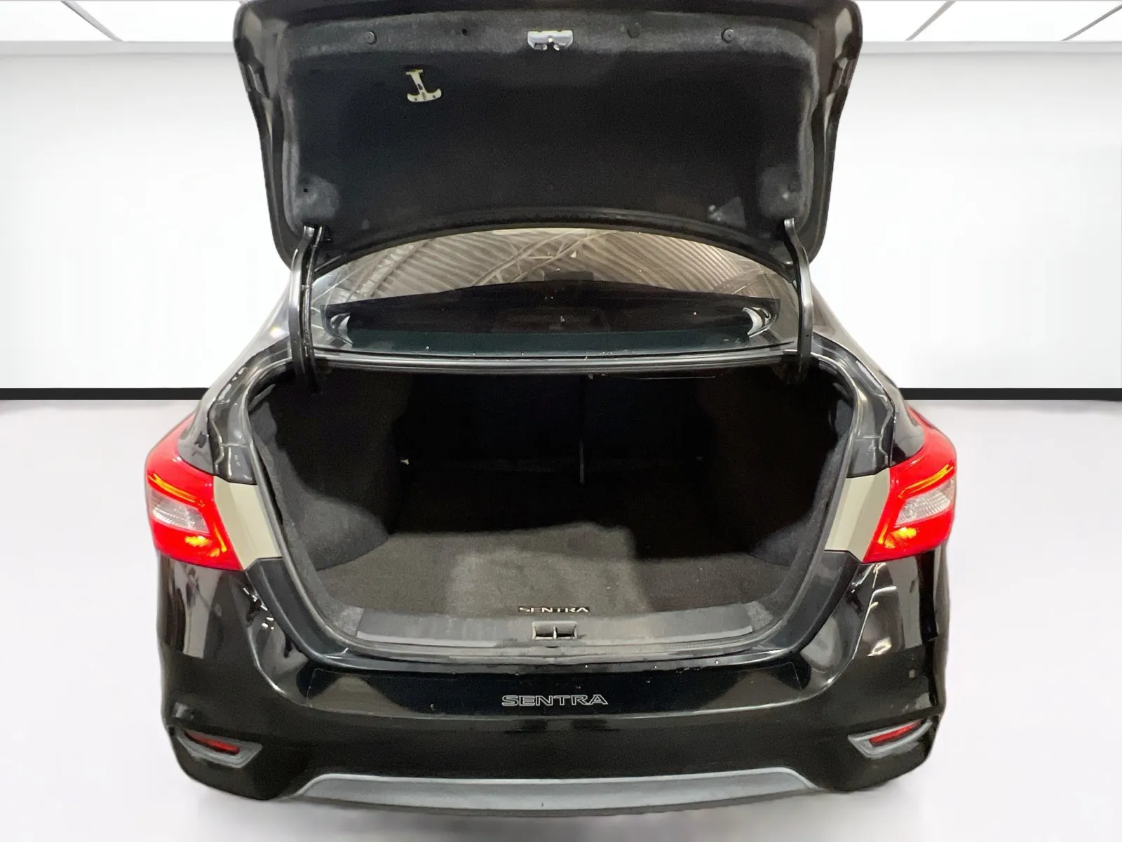 2016 Nissan Sentra SV - Photo 17