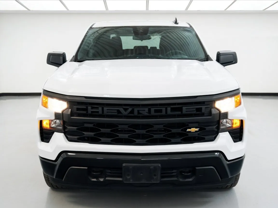 2022 Chevrolet Silverado 1500 Custom - Photo 2