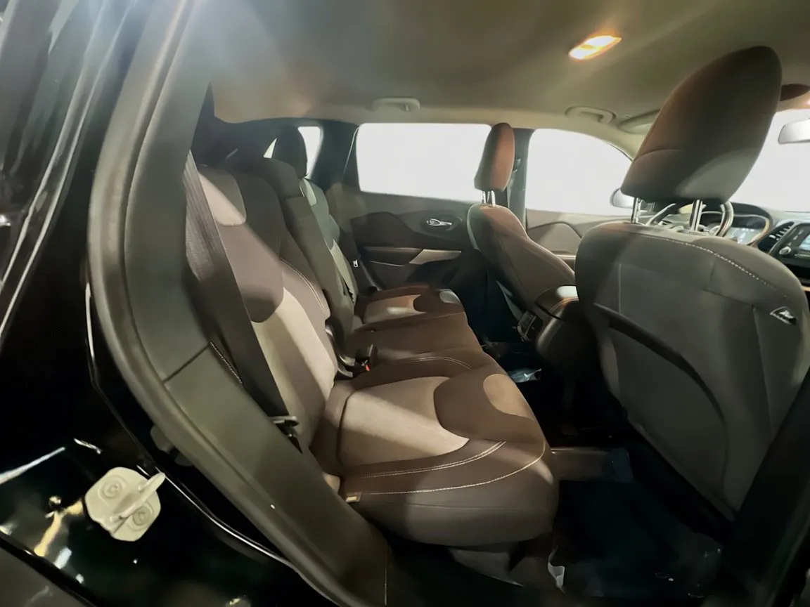 2018 Jeep Cherokee Latitude - Photo 19
