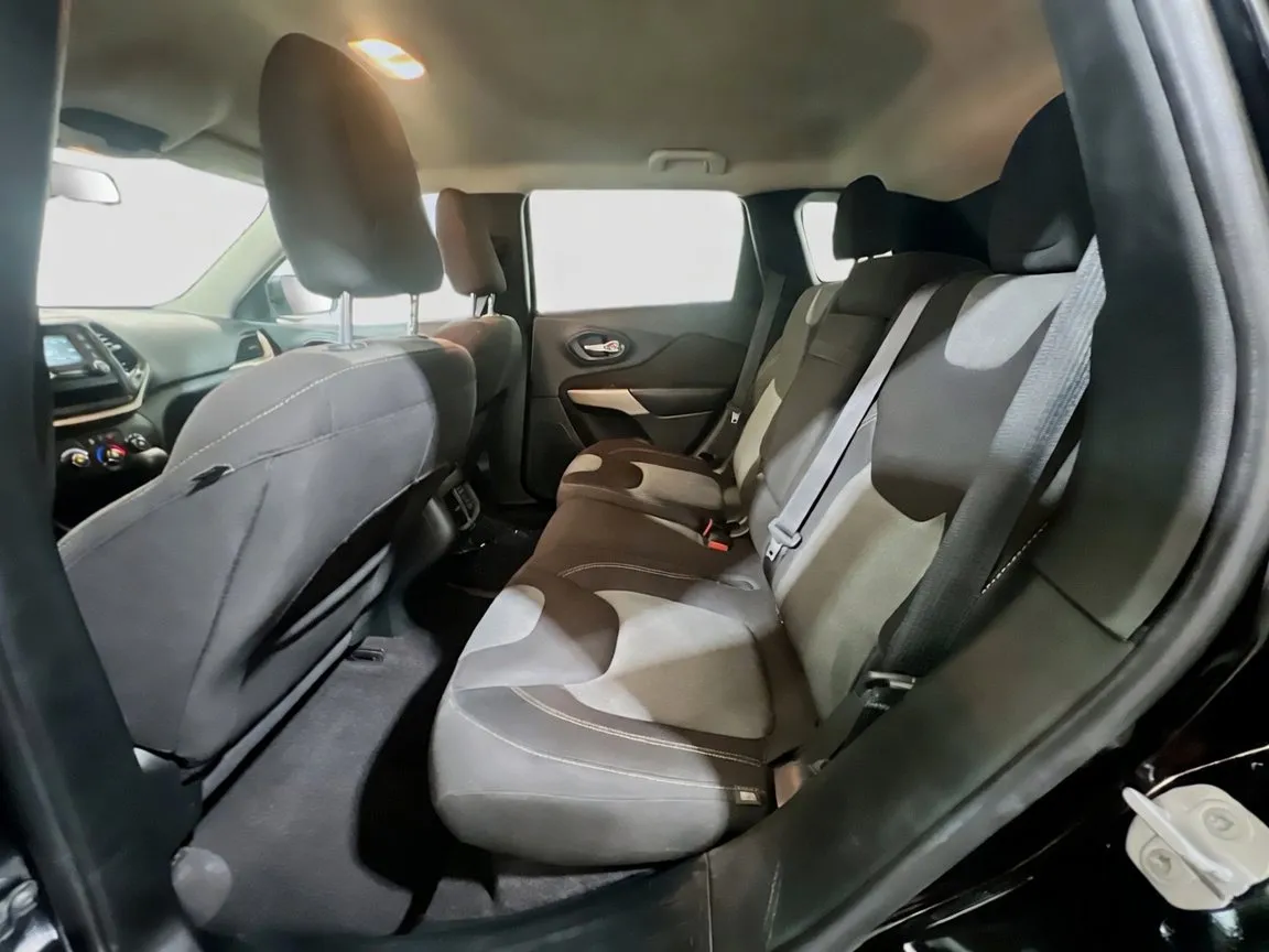 2018 Jeep Cherokee Latitude - Photo 16