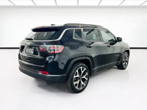 More photos of 2018 Jeep Cherokee Latitude at STG Auto Group of Chandler, AZ