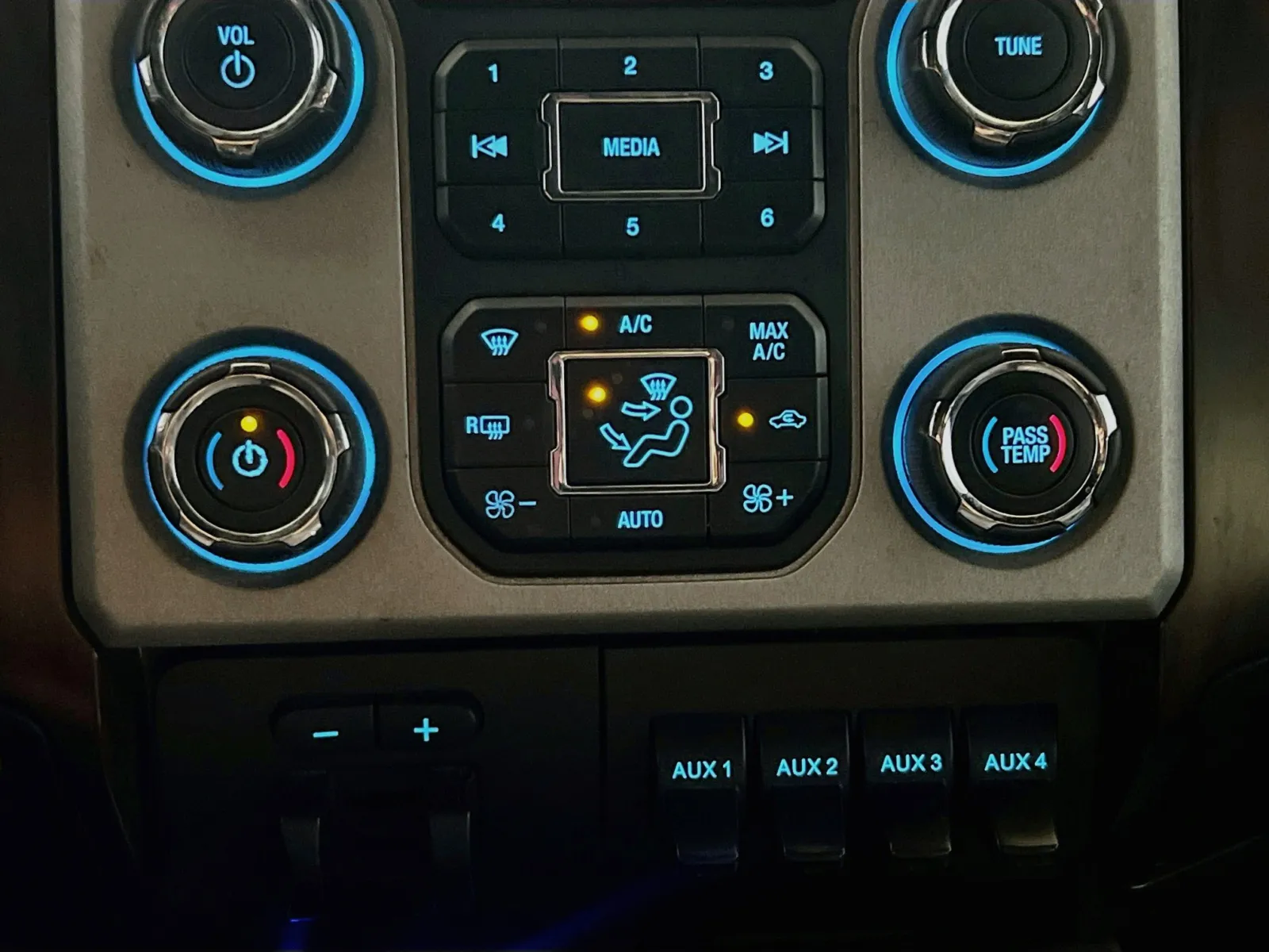 2016 Ford F-350 Super Duty Lariat - Photo 12