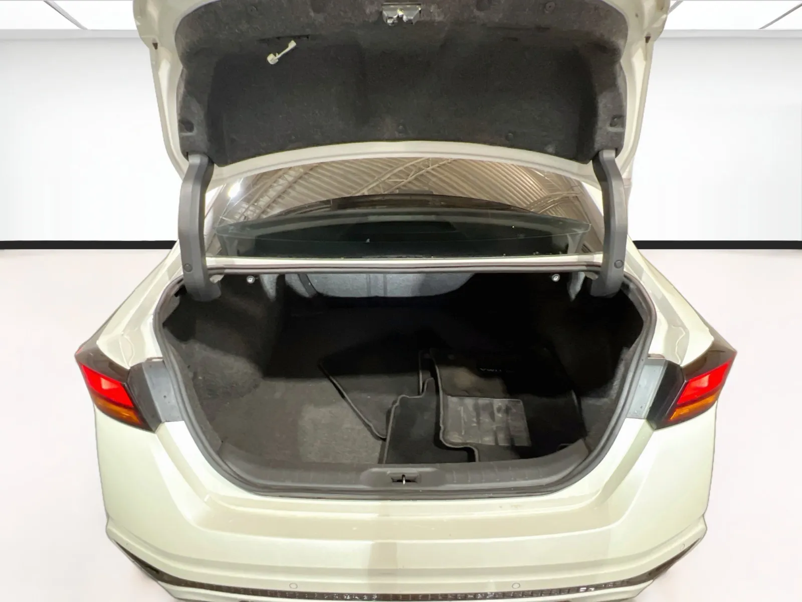 2019 Nissan Altima Platinum - Photo 20