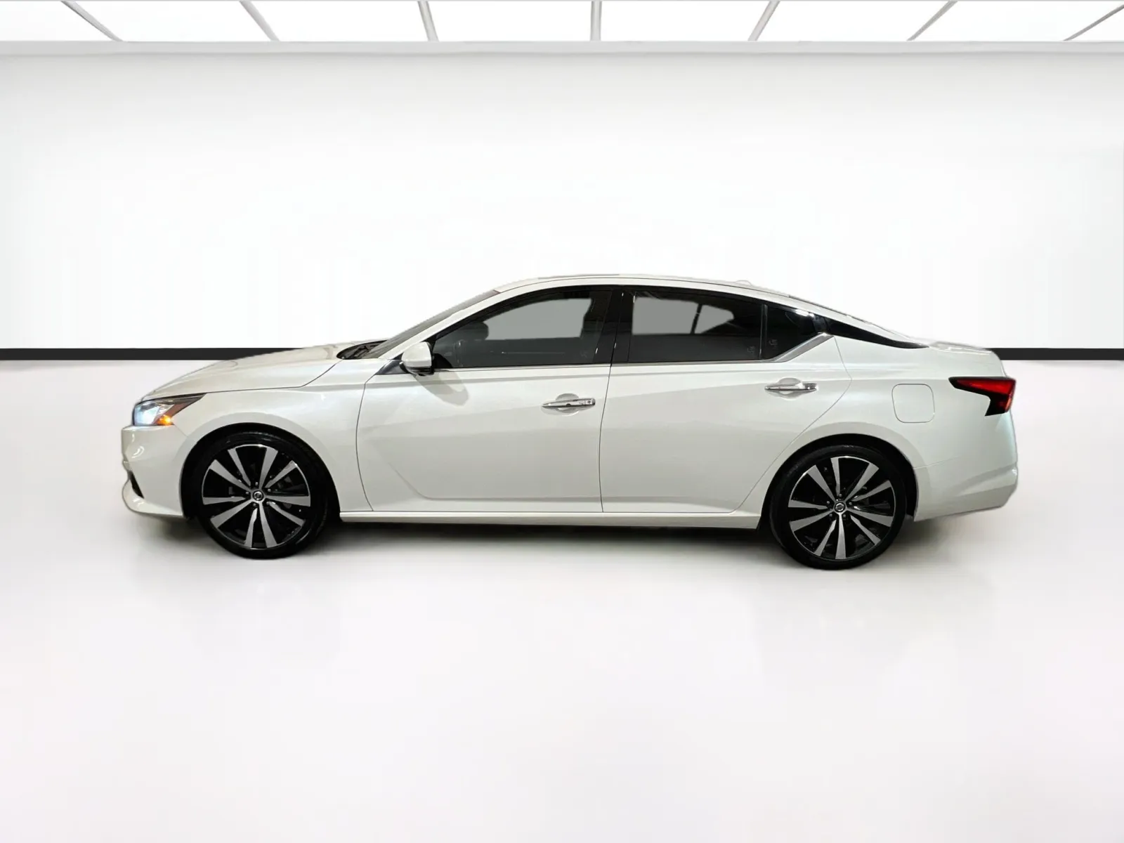 2019 Nissan Altima Platinum - Photo 24