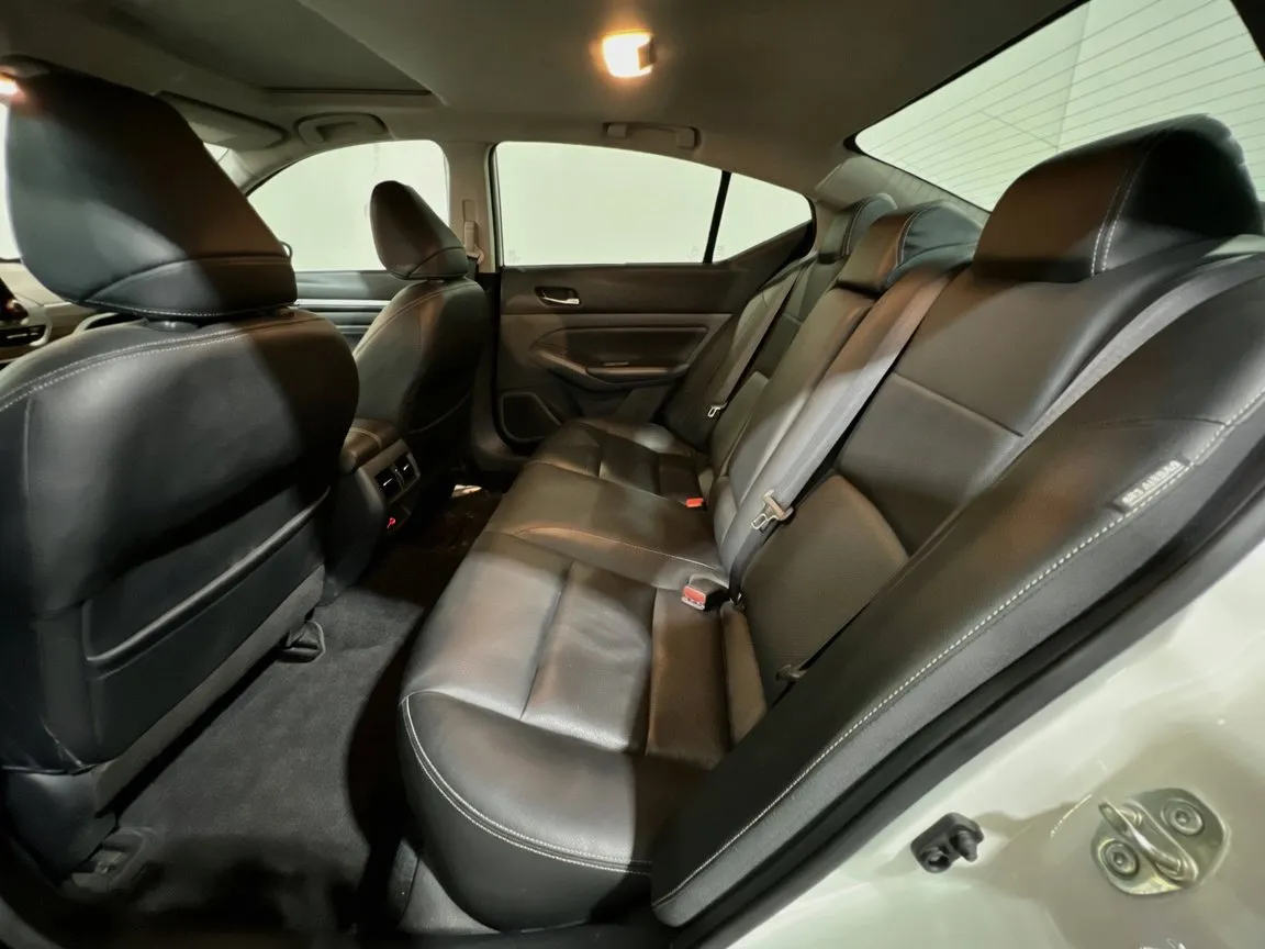 2019 Nissan Altima Platinum - Photo 18