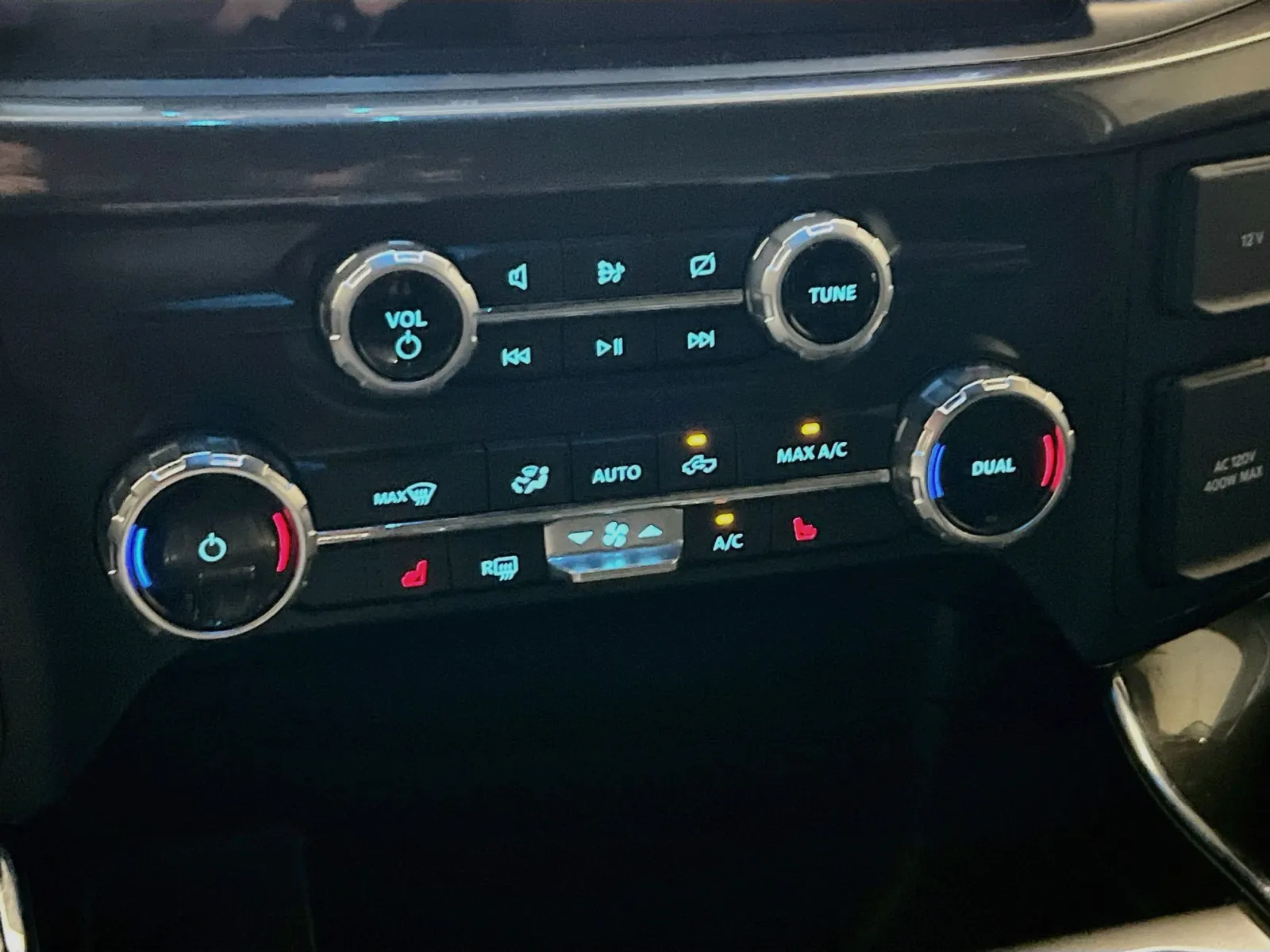 2022 Ford F-150 XLT - Photo 11